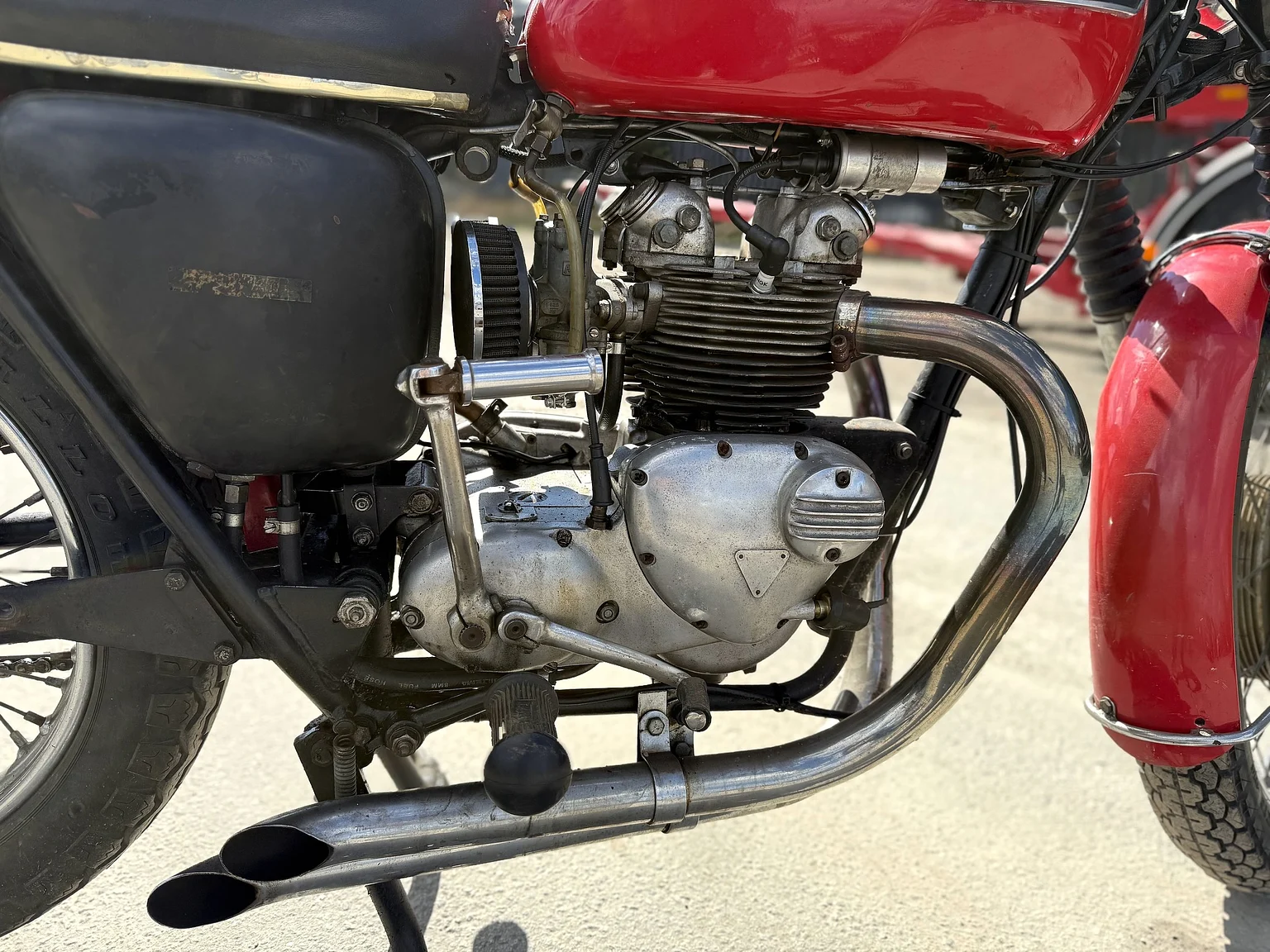 Exteriörbild på 1971 Triumph Daytona 500 (6)