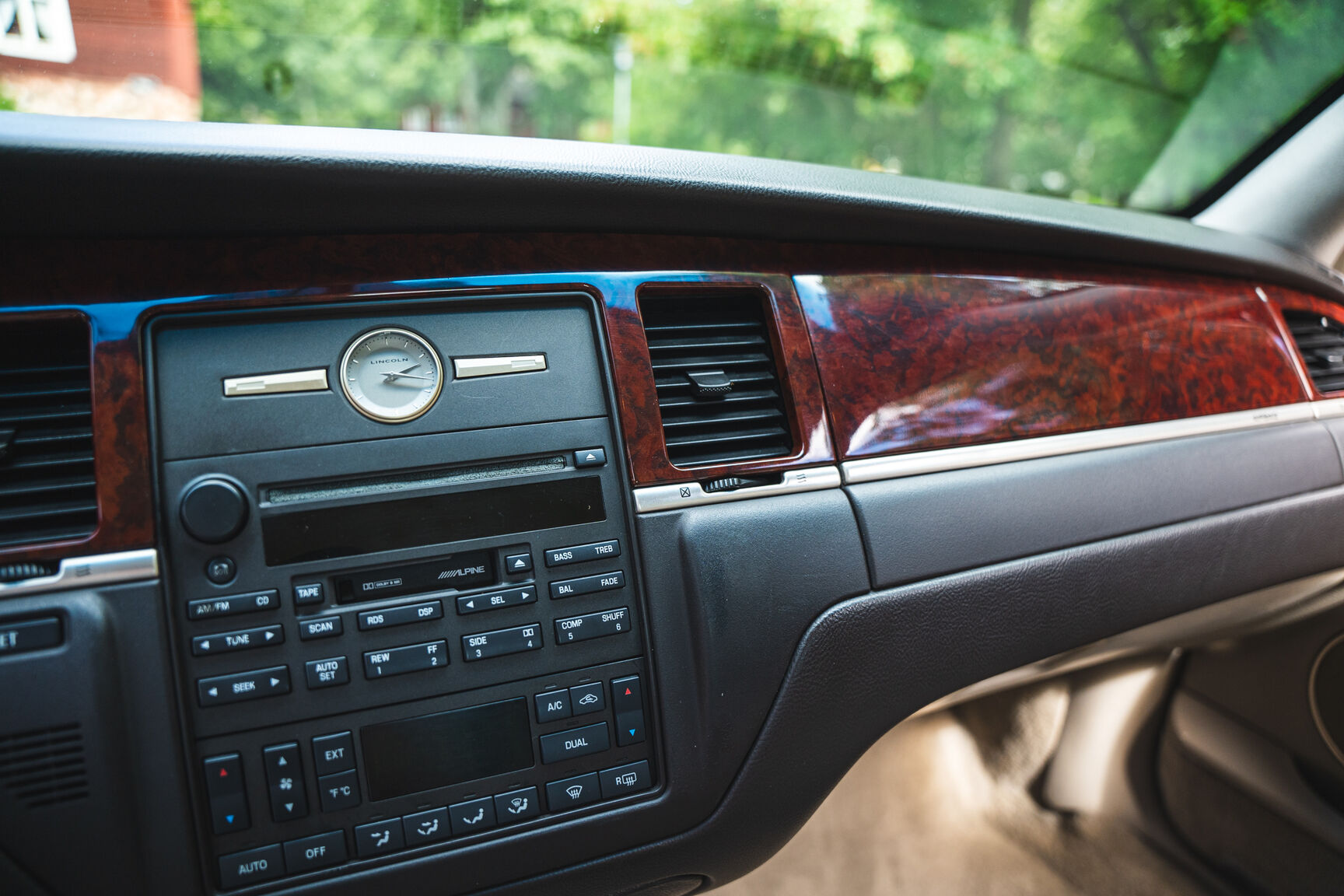Innenraumfoto von 2003 Lincoln Town Car
