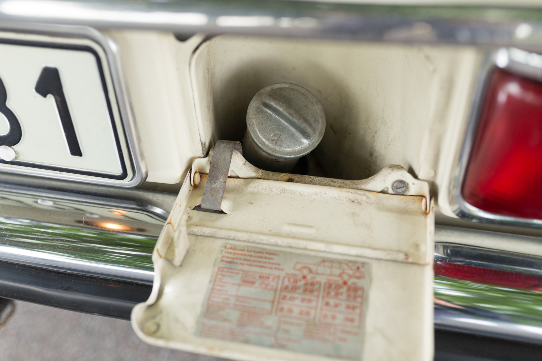 Aussenfoto 1971 Mercedes 250 C