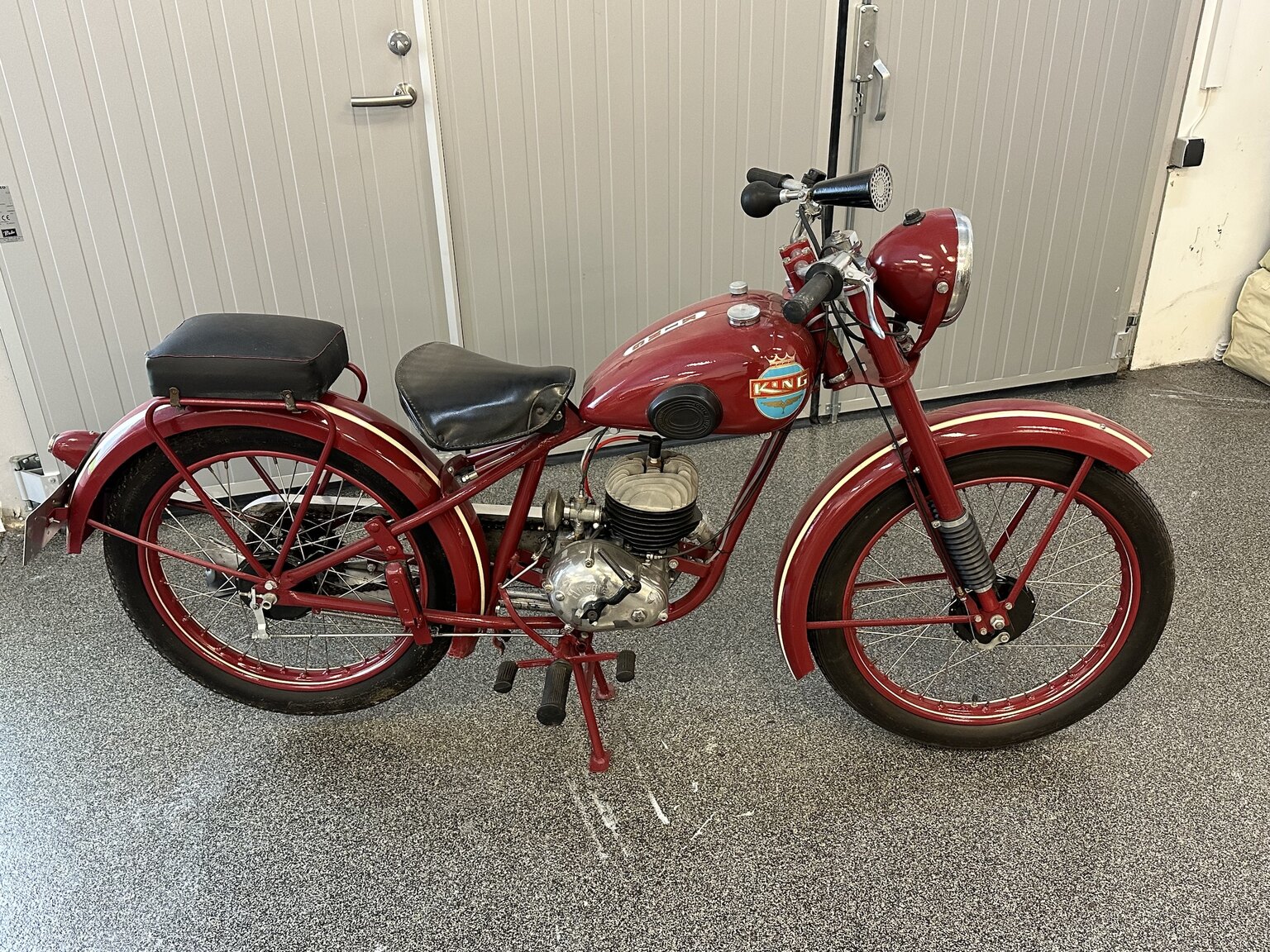 Exterior image of 1950 King 150