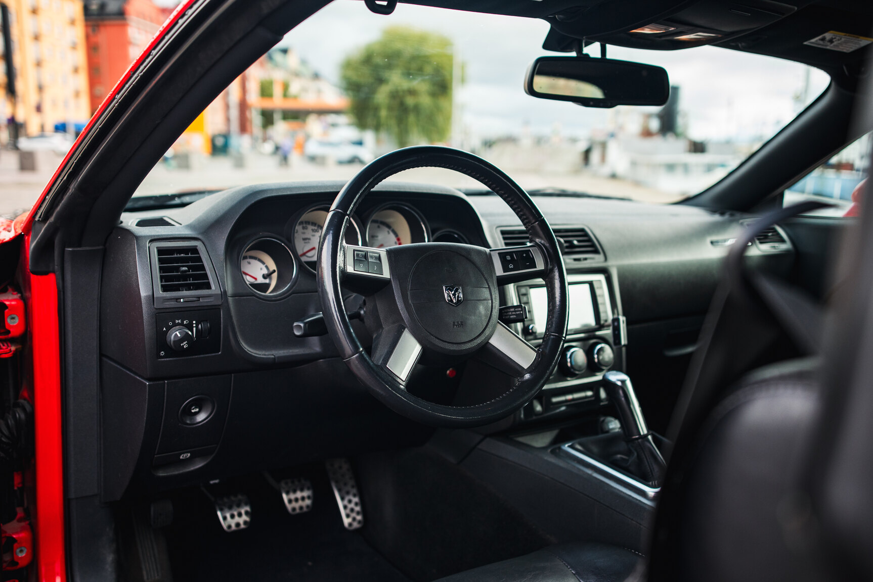 Innenraumfoto von 2010 Dodge Challenger 5.7 V8 HEMI Manuell