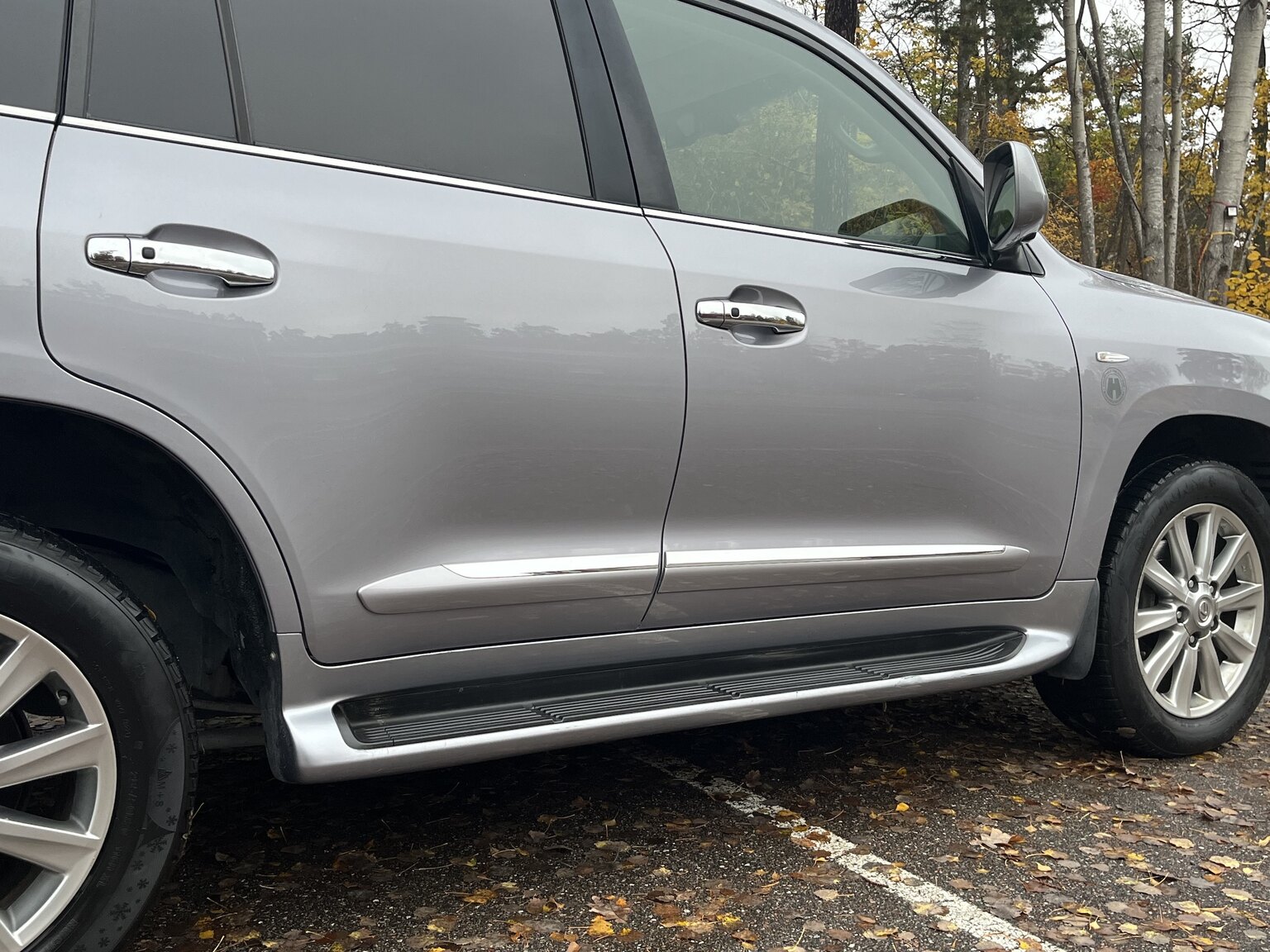 Exteriörbild på 2011 Lexus LX570