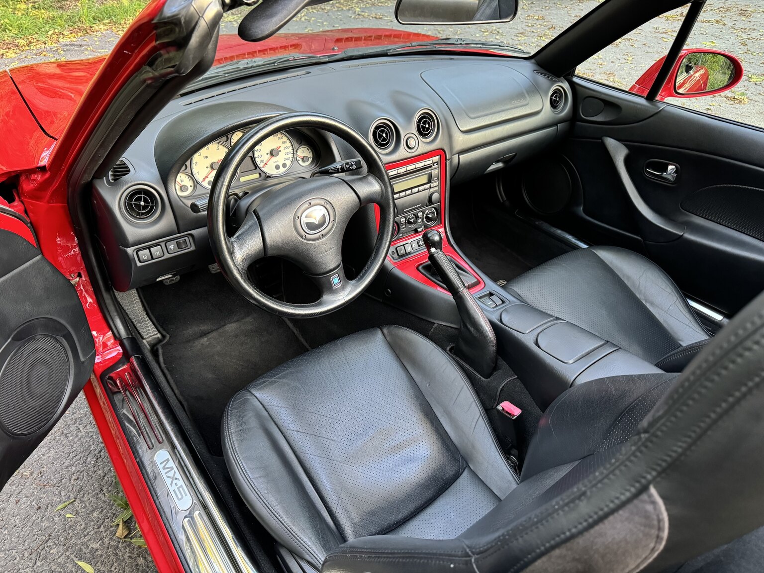 Innenraumfoto von 2004 Mazda MX-5