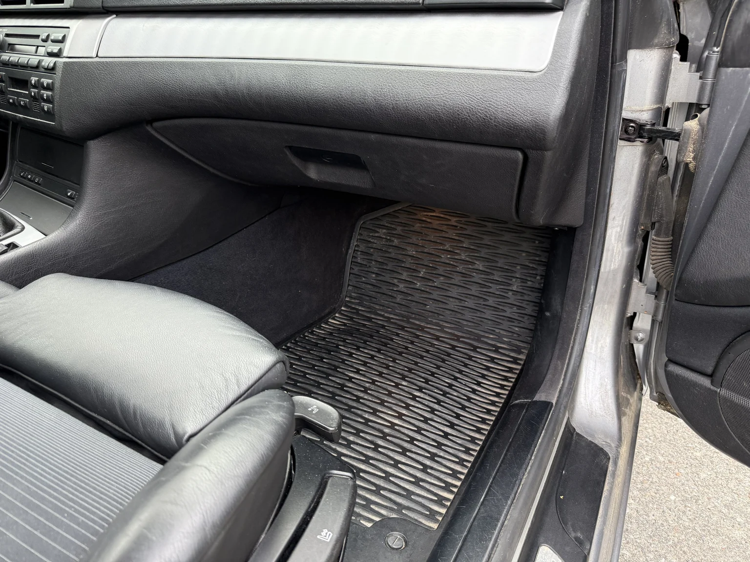 Innenraumfoto von 2005 BMW 320Ci (36)