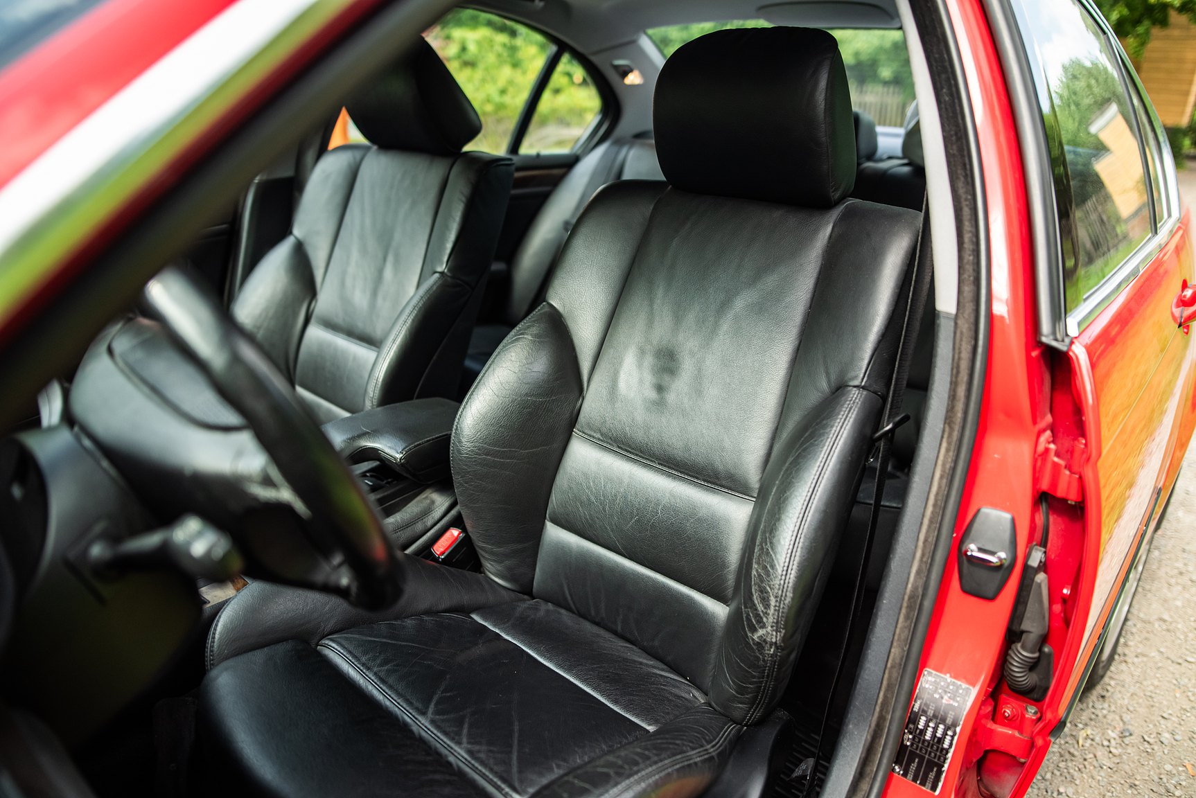 Interior image of 2001 BMW 330Xi