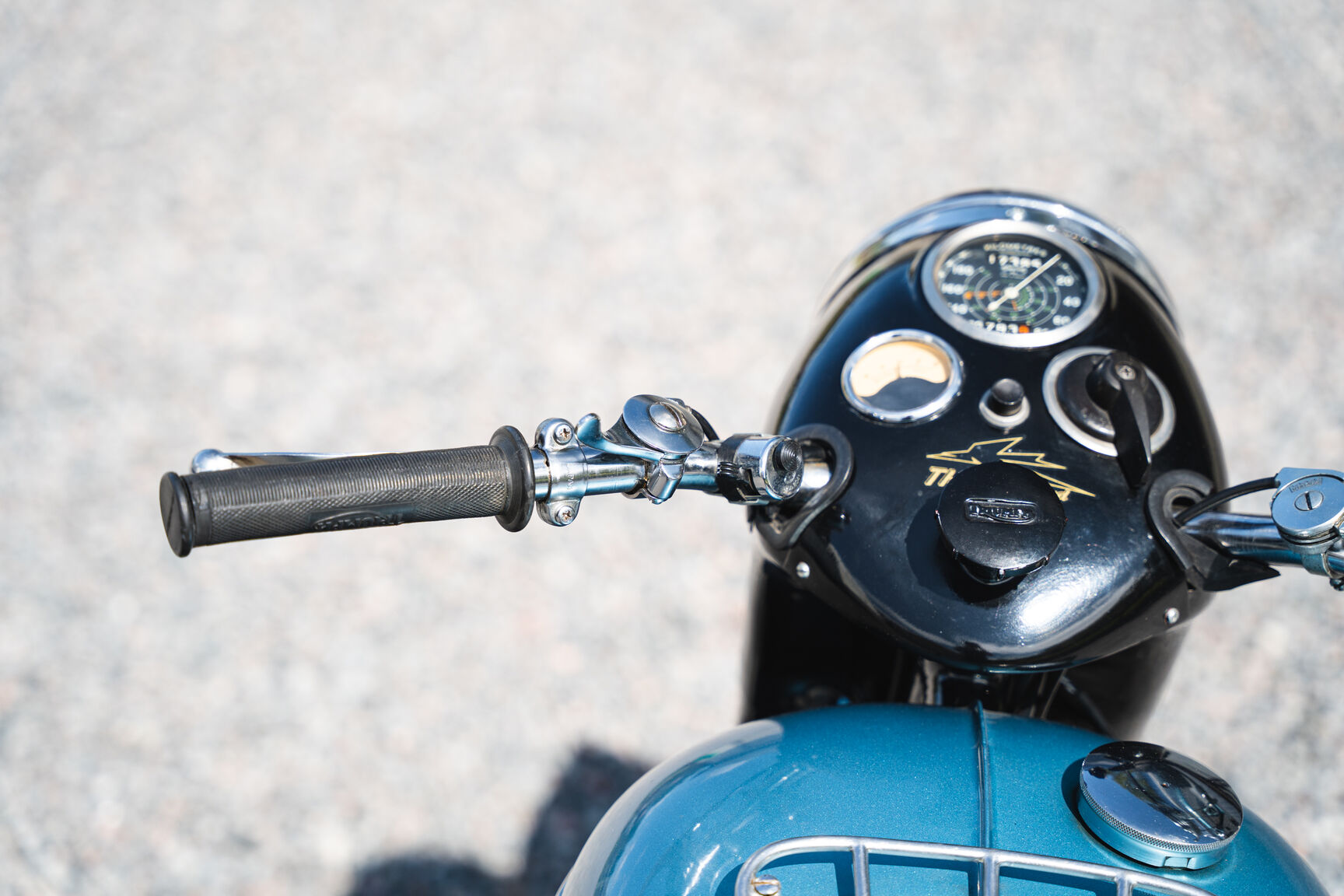 Exteriörbild på 1956 Triumph Thunderbird (28)