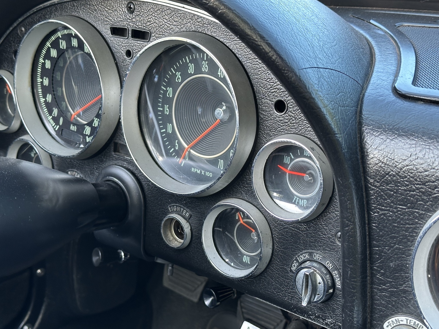 Interiörbild 1964 Corvette C2 Stingray Cabriolet (32)