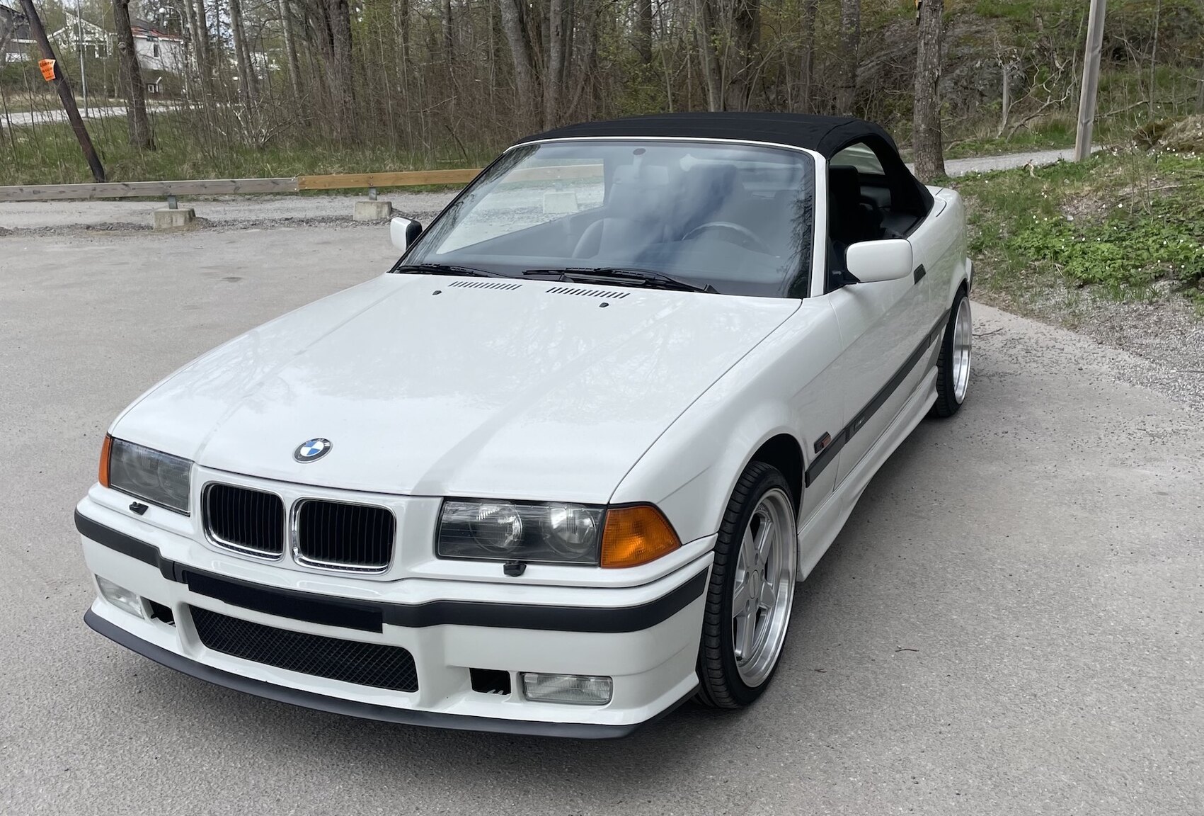 Exterior image of 1995 BMW 328 iA Convertible