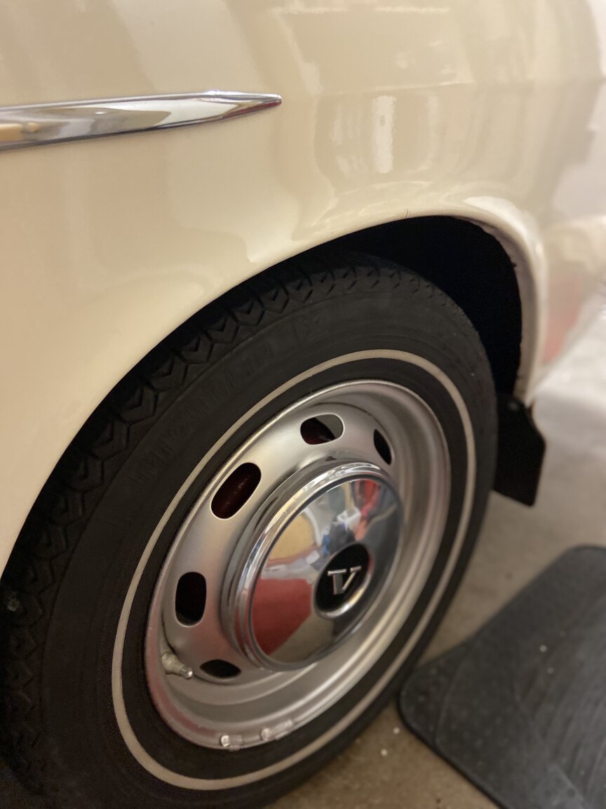 Exterior image of 1968 Volvo P1800 S