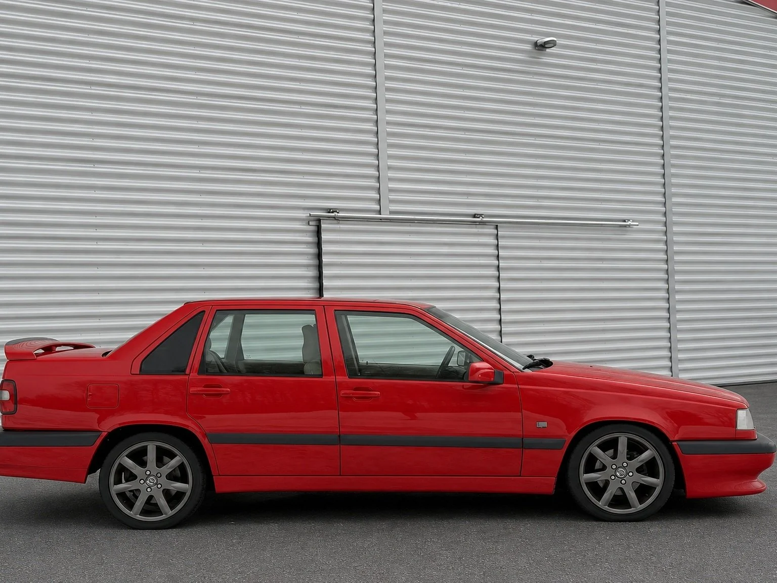 Exterior image of 1996 Volvo 850 R (75)