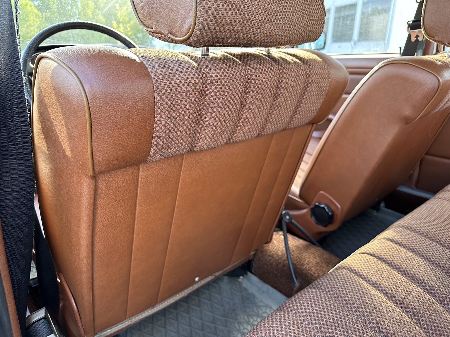 Interior image of 1975 Mercedes Benz 200