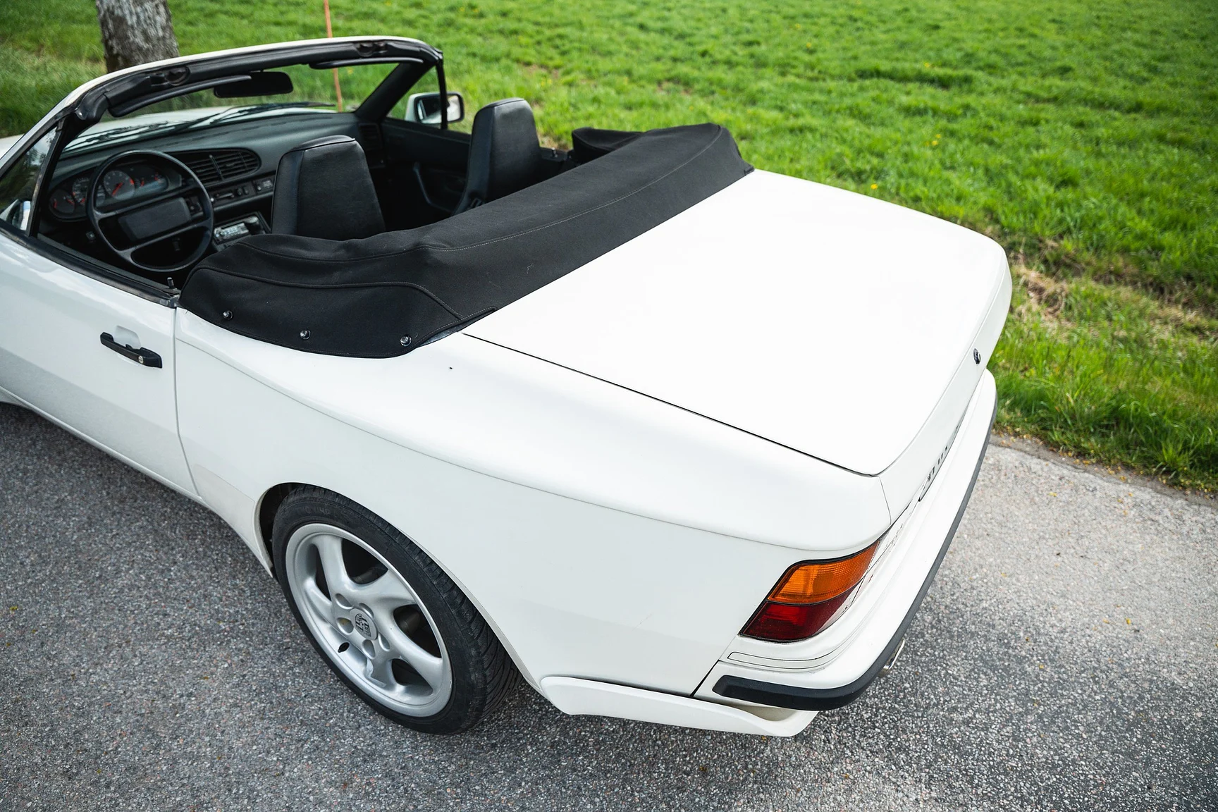 Exterior image of 1990 Porsche 944 S2 Cabriolet  (20)