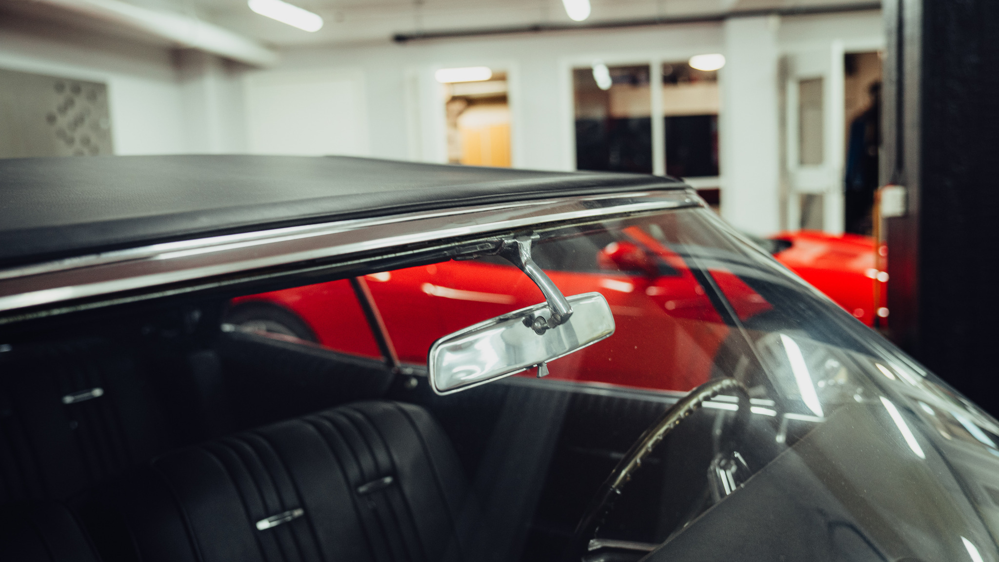 Exterior image of 1965 Pontiac Bonneville Cabriolet 6.4 V8