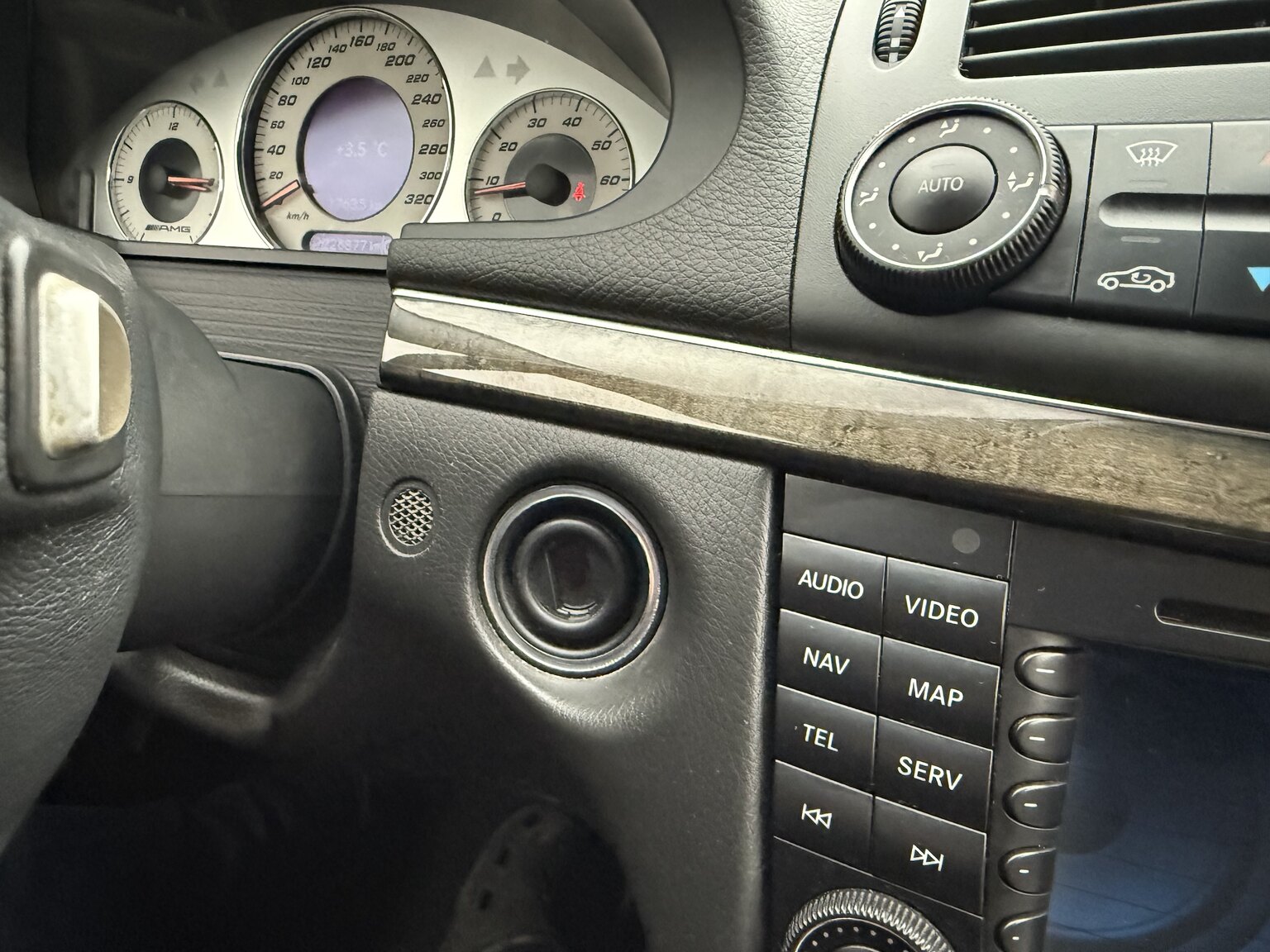 Interiörbild 2005 Mercedes-Benz E 55 T AMG