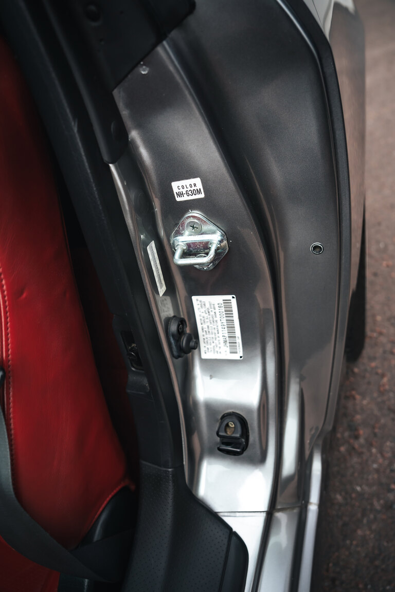 Interior image of 2000 Honda S2000 AP1