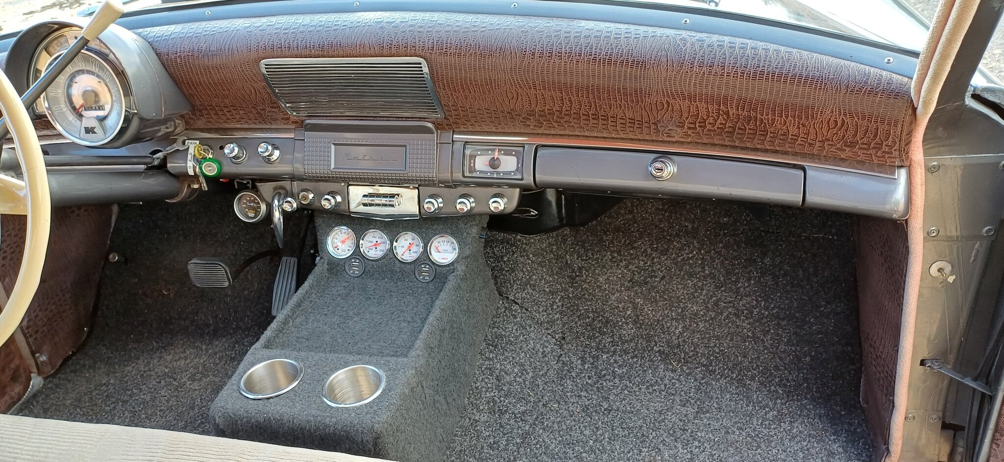 Interiörbild 1953 Kaiser Deluxe Club 2-door