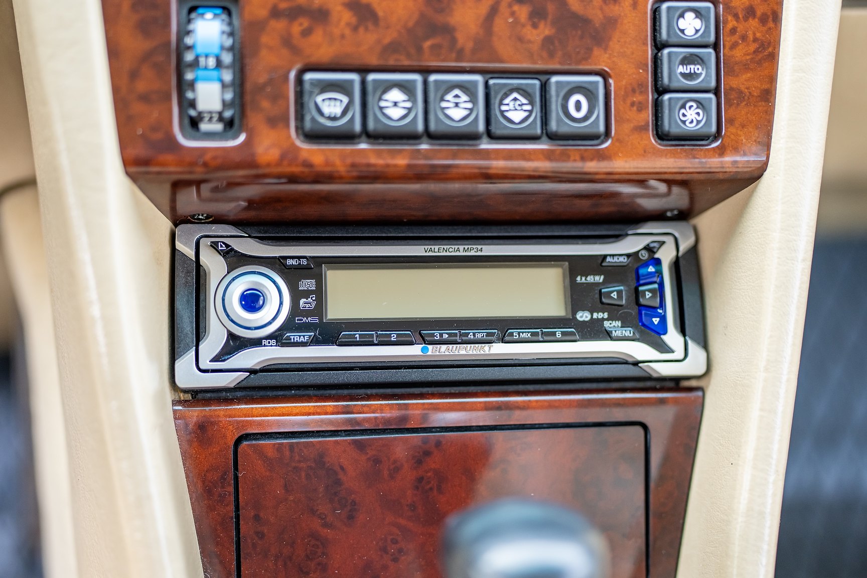 Interiörbild 1992 Mercedes-Benz 300 CE-24
