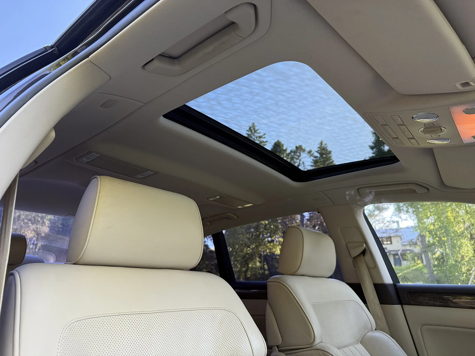 Innenraumfoto von 2009 Volkswagen Phaeton W12 LWB Executive (57)