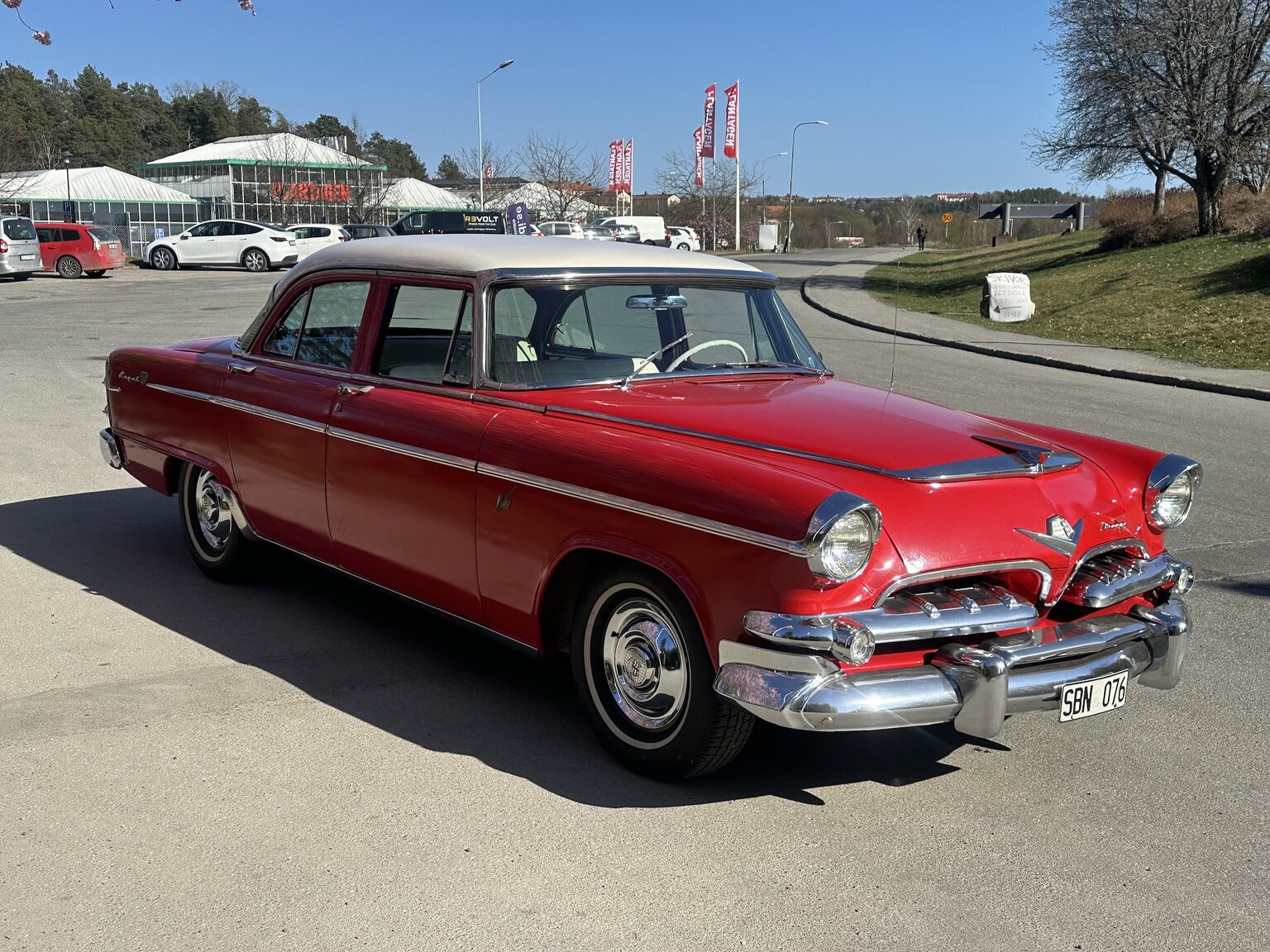 Exteriörbild på 1955 Dodge Custom Royal Sedan HEMI