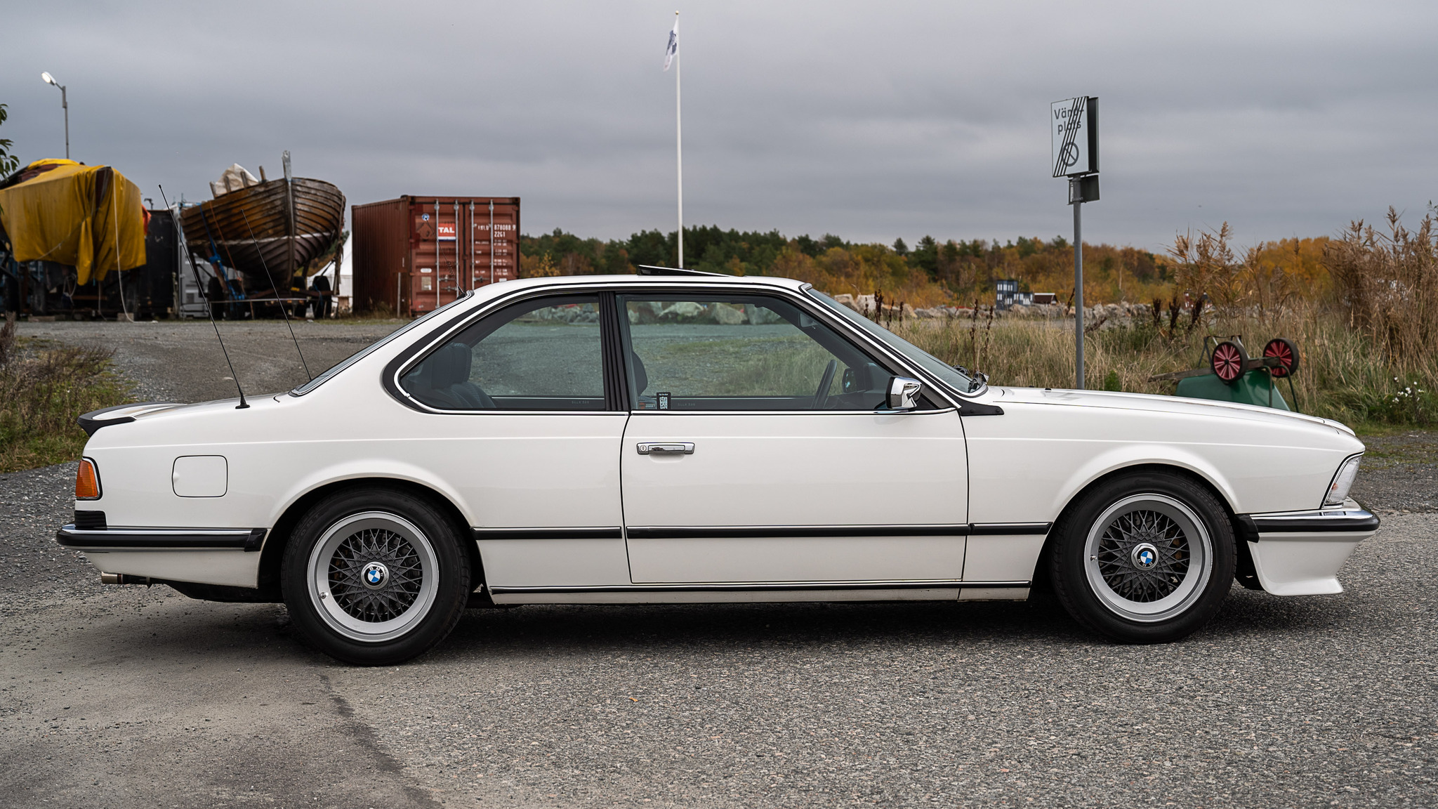 Exterior image of 1983 BMW 635 CSi