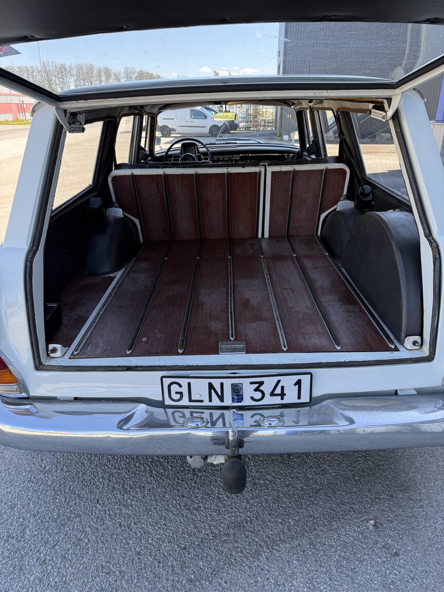 Interior image of 1967 Mercedes-Benz 230 Safari