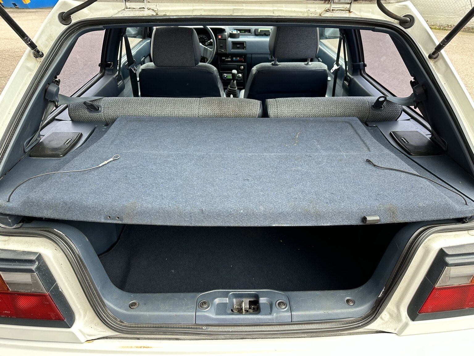 Innenraumfoto von 1988 Nissan Sunny (36)