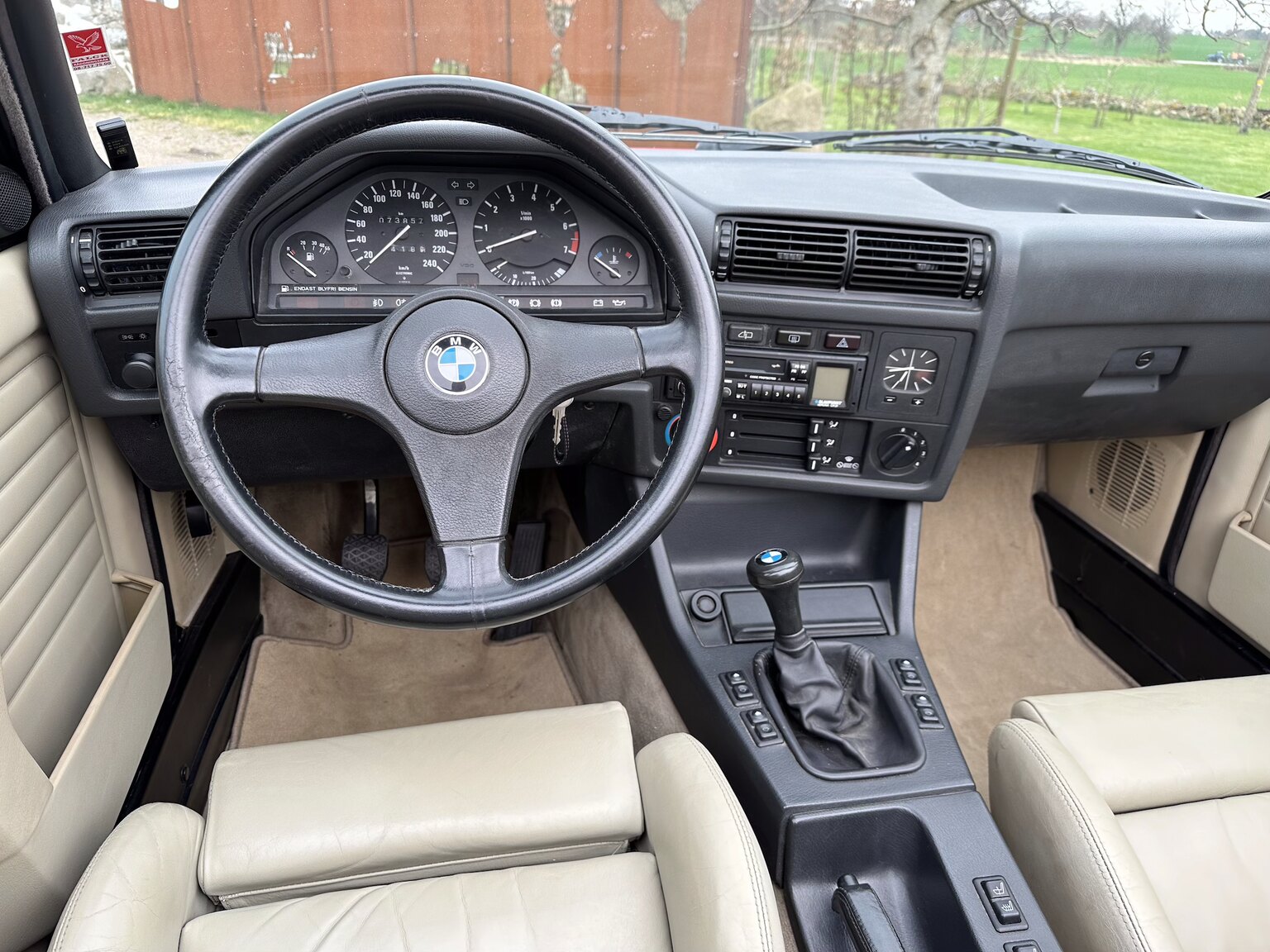 Innenraumfoto von 1987 BMW 325i Convertible (8)