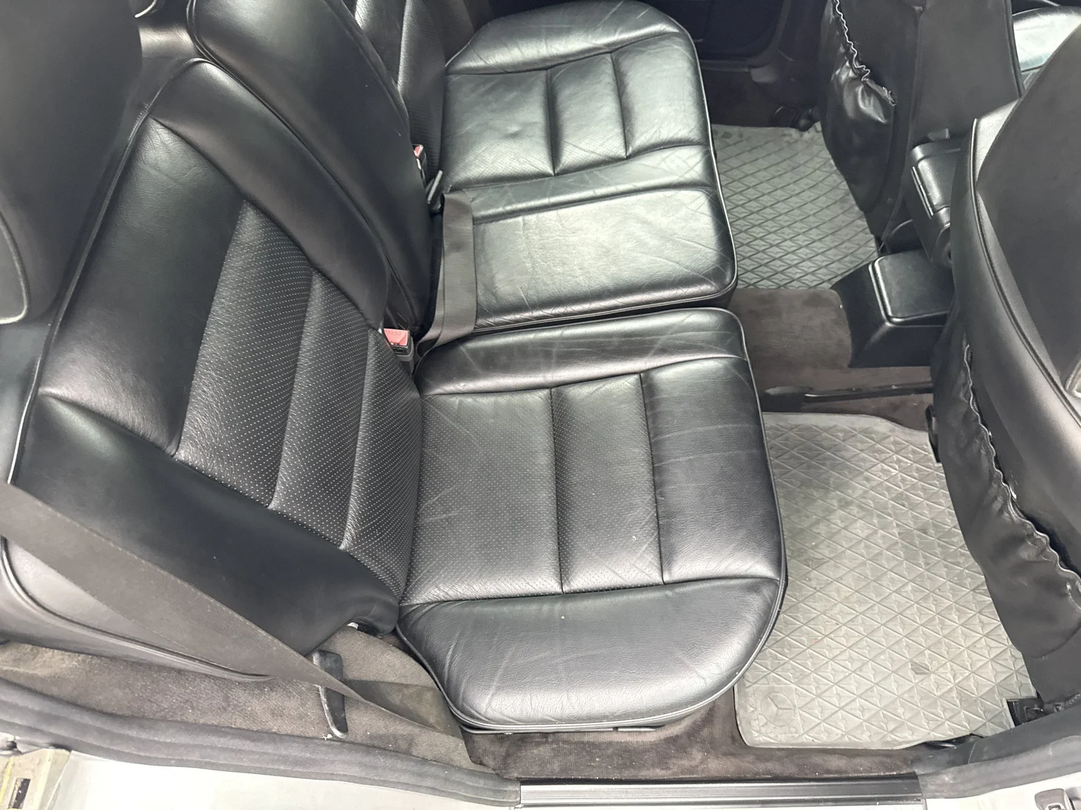 Interior image of 1994 Mercedes-Benz E 320 T (62)