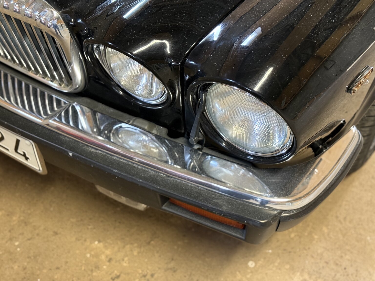 Exterior image of 1990 Jaguar Daimler Double six