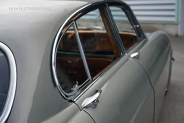 #<Image:0x00007fe2b5ae39a0>