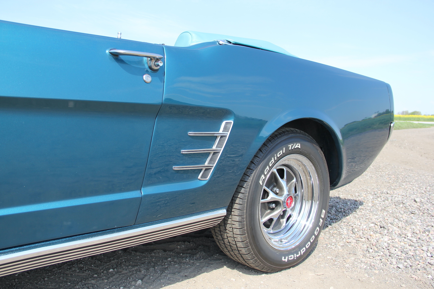Aussenfoto 1966 Ford Mustang 289 Cabriolet (33)
