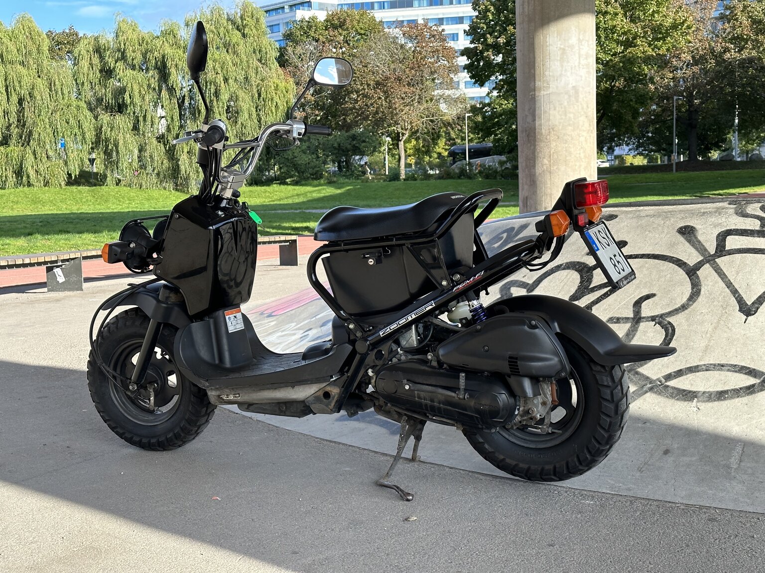 Exteriörbild på 2010 Honda NPS 50 Zoomer