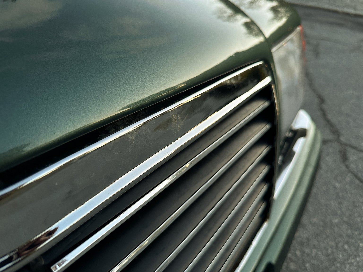 Exterior image of 1996 MERCEDES-BENZ E 320 T