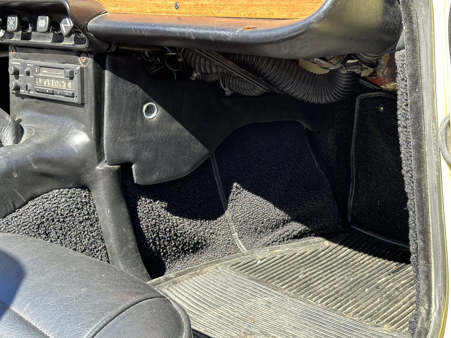 Interior image of 1971 Triumph TR6 (24)