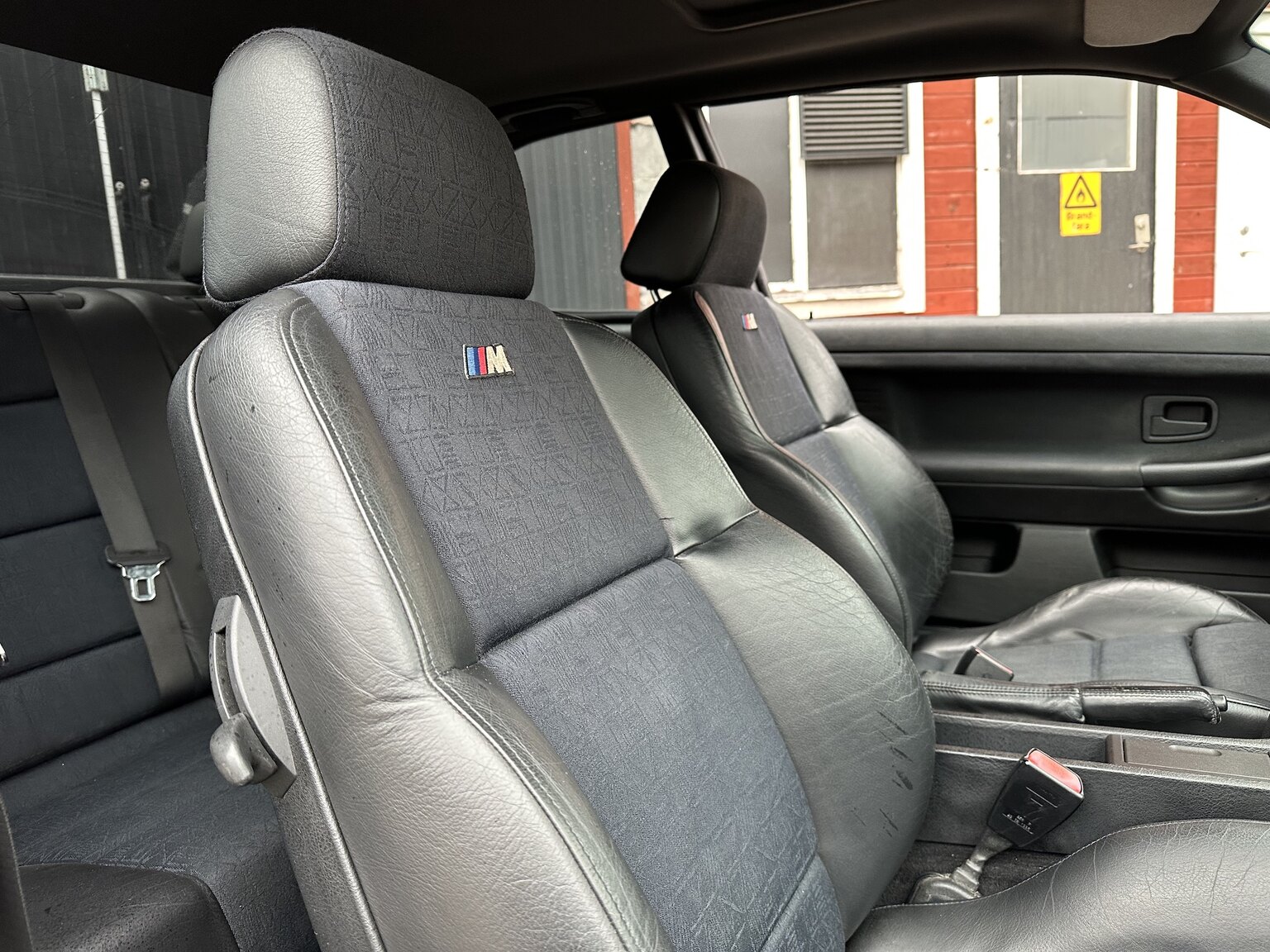 Innenraumfoto von 1996 BMW 328i Coupé E36 M-Sport (29)