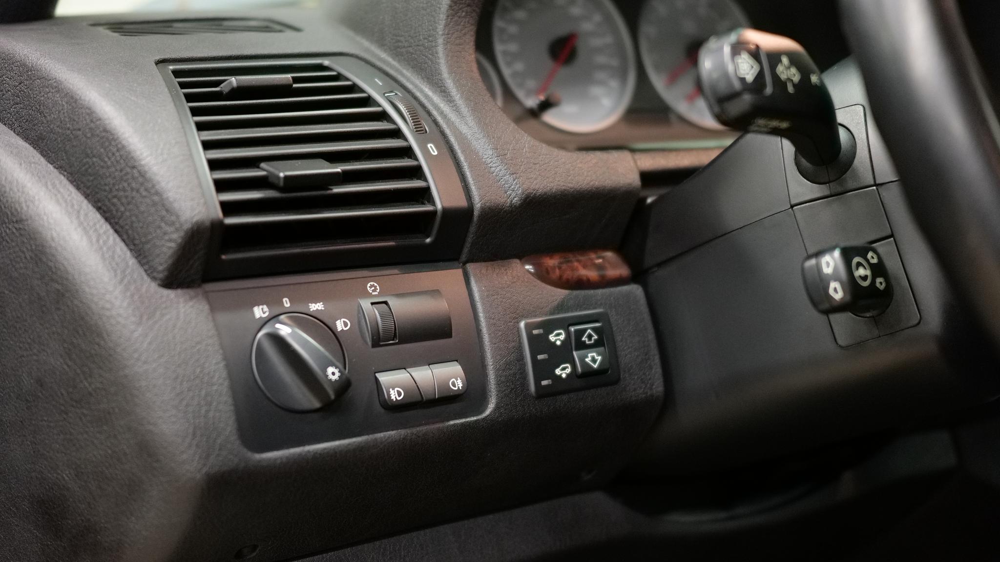 Interiörbild 2005 BMW X5 4,8IS (15)