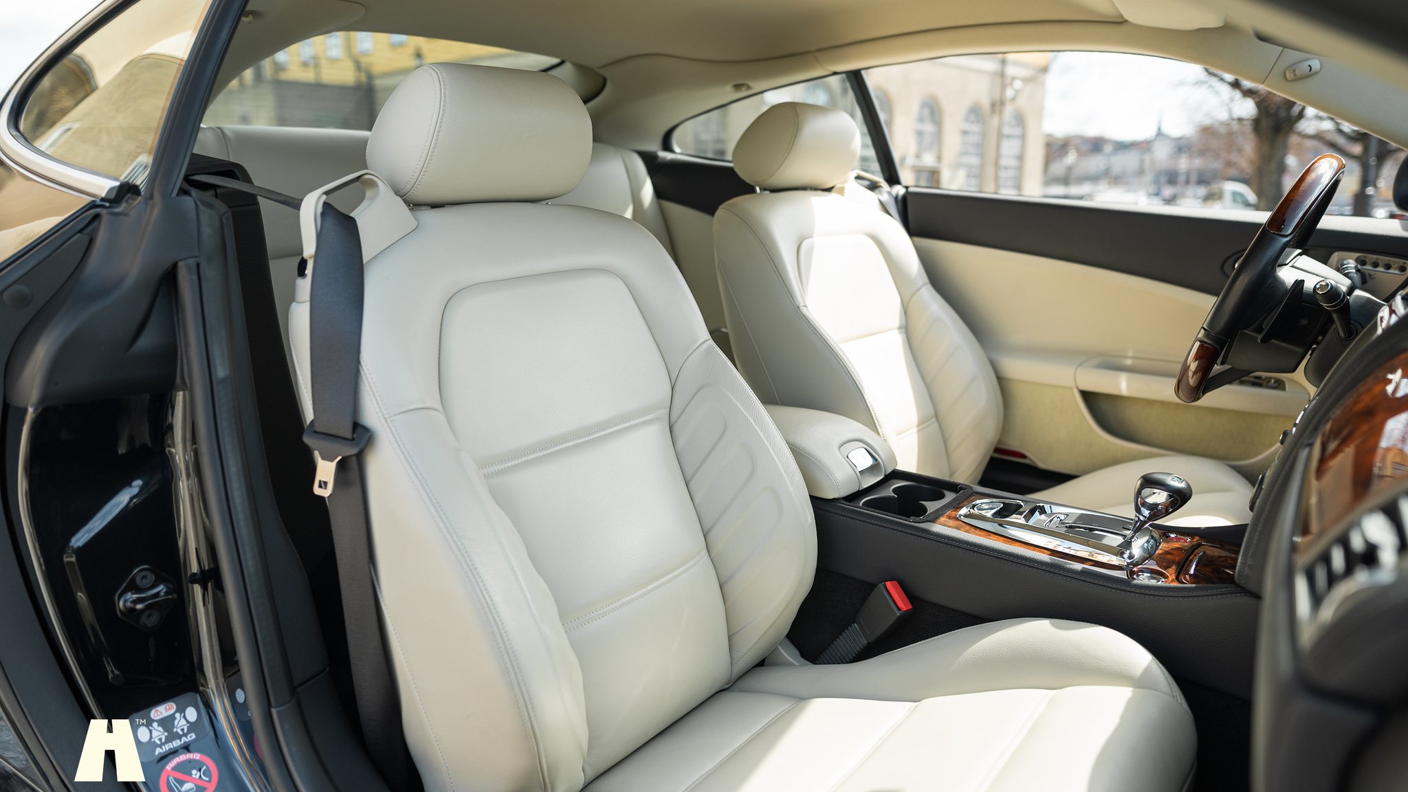 Innenraumfoto von 2008 Jaguar XKR (13)