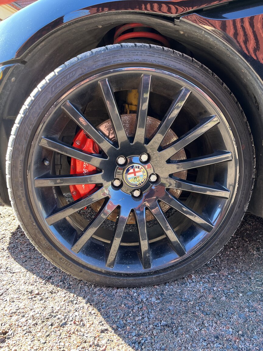 Exterior image of 1998 Alfa Romeo GTV