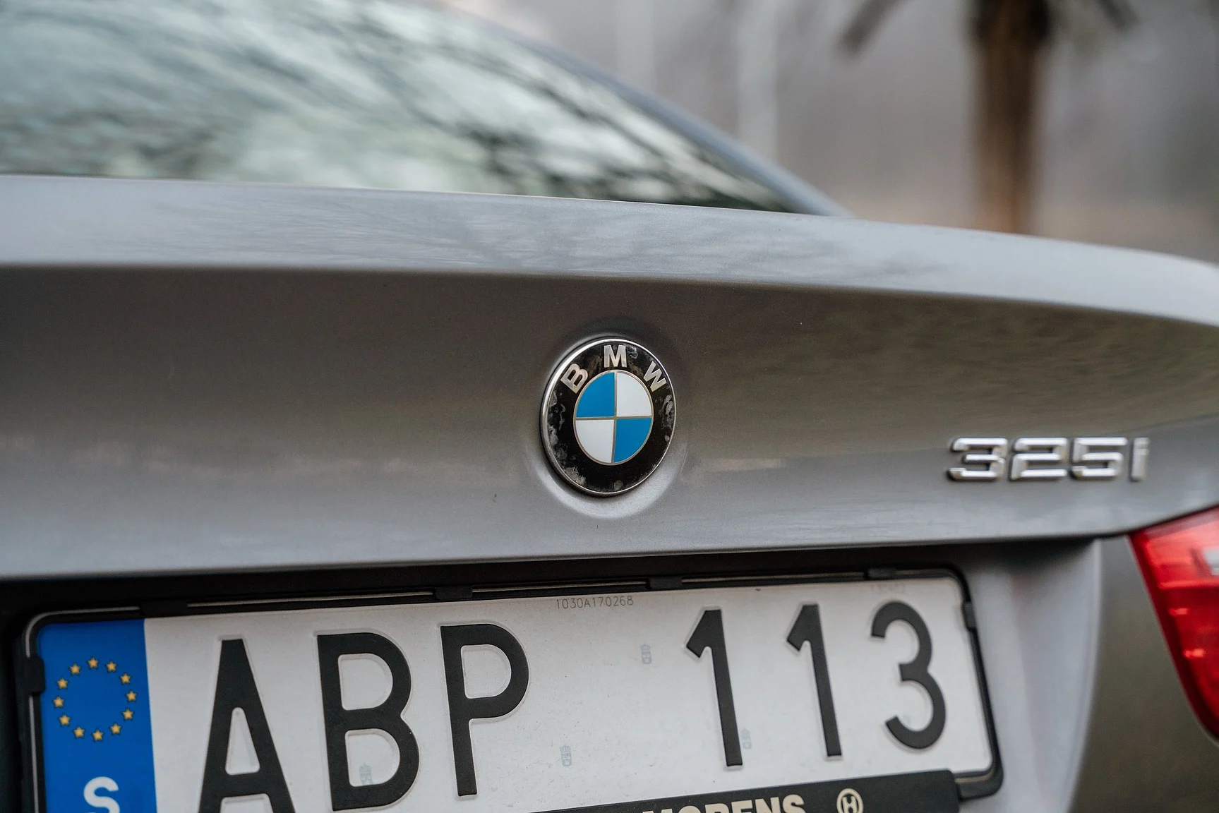 Exterior image of 2010 BMW 325i Sedan (45)