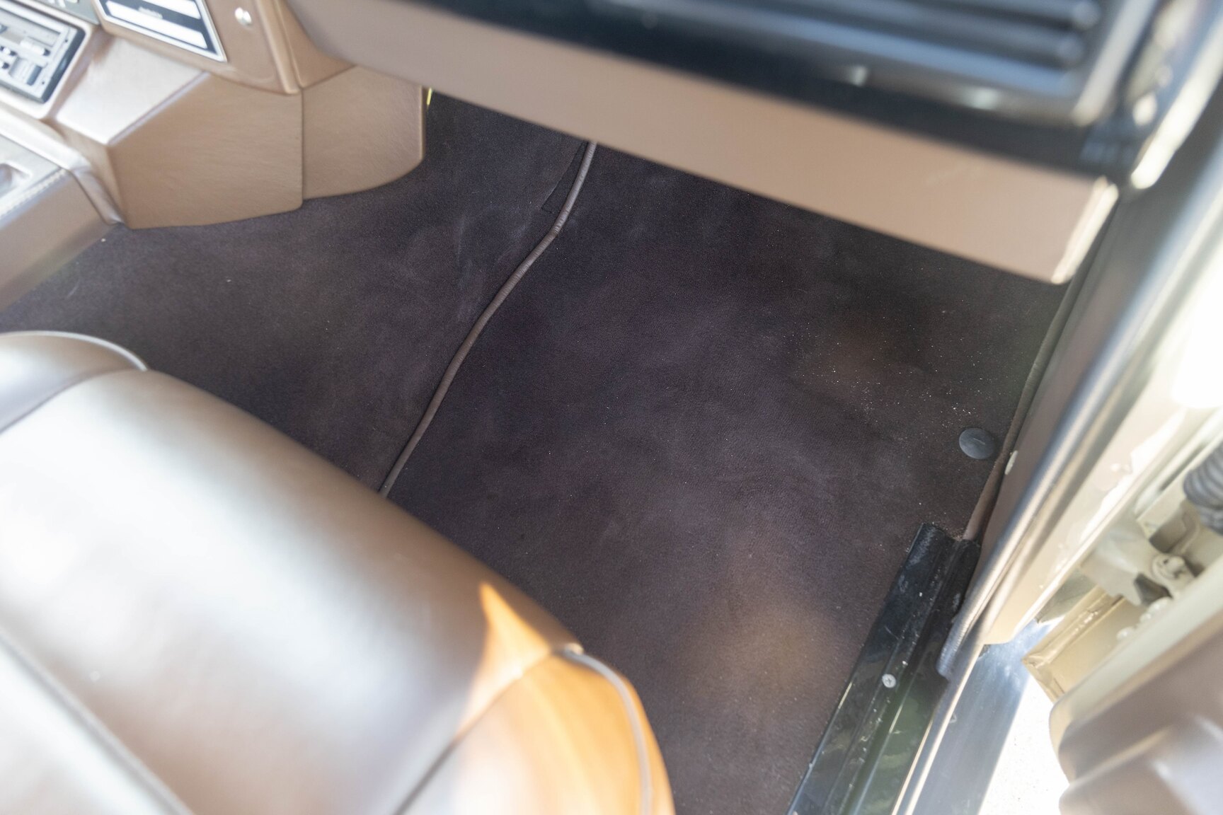 Innenraumfoto von 1991 Range Rover Restomod