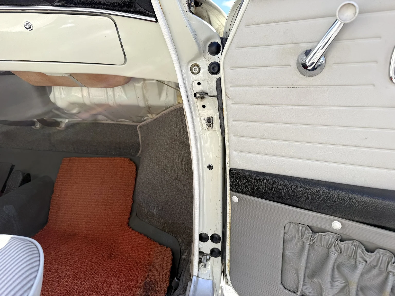 Innenraumfoto von 1965 Volkswagen 1500 Limousine 311 Notchback (74)