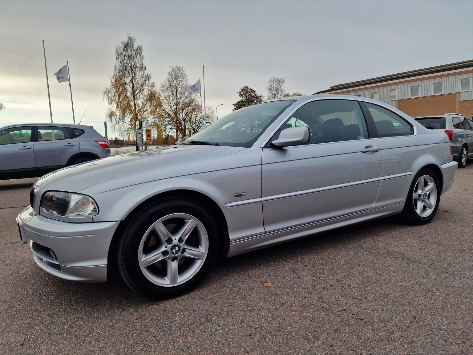Exteriörbild på 2002 BMW 320Ci
