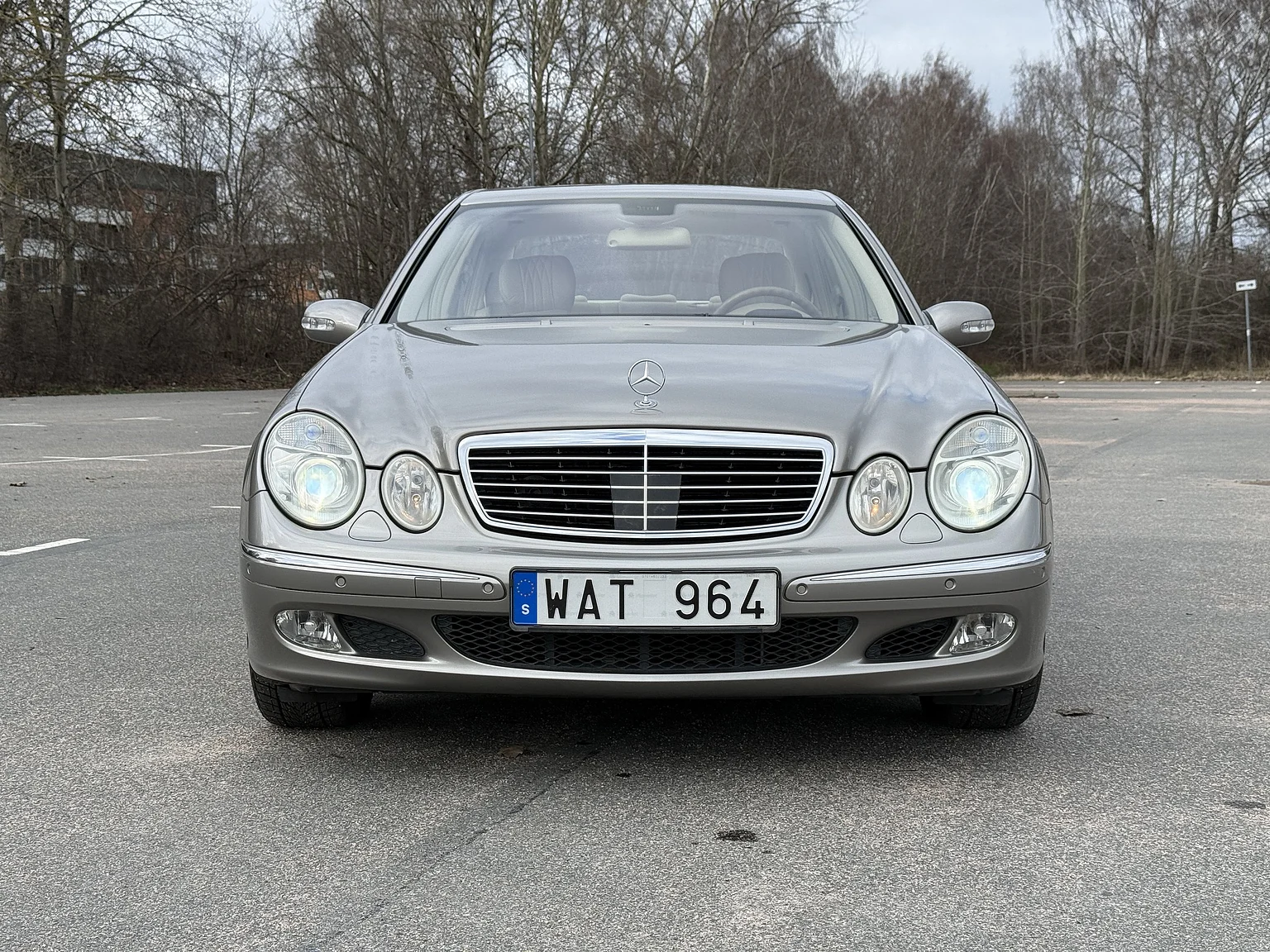 Exteriörbild på 2004 Mercedes-Benz E 500 7G-Tronic (8)