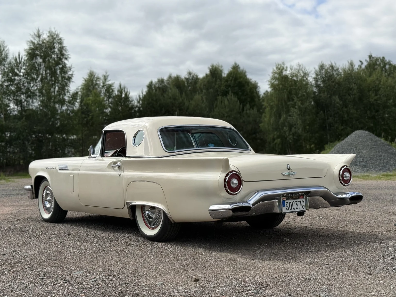 Aussenfoto 1957 Ford Thunderbird (9)