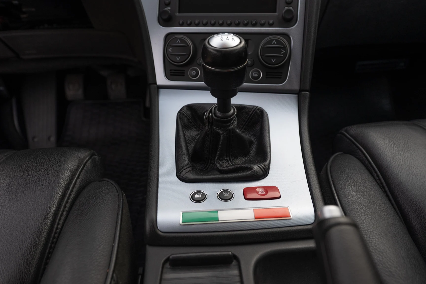 Innenraumfoto von 2008 Alfa Romeo 159 Q4 Sportwagon (31)