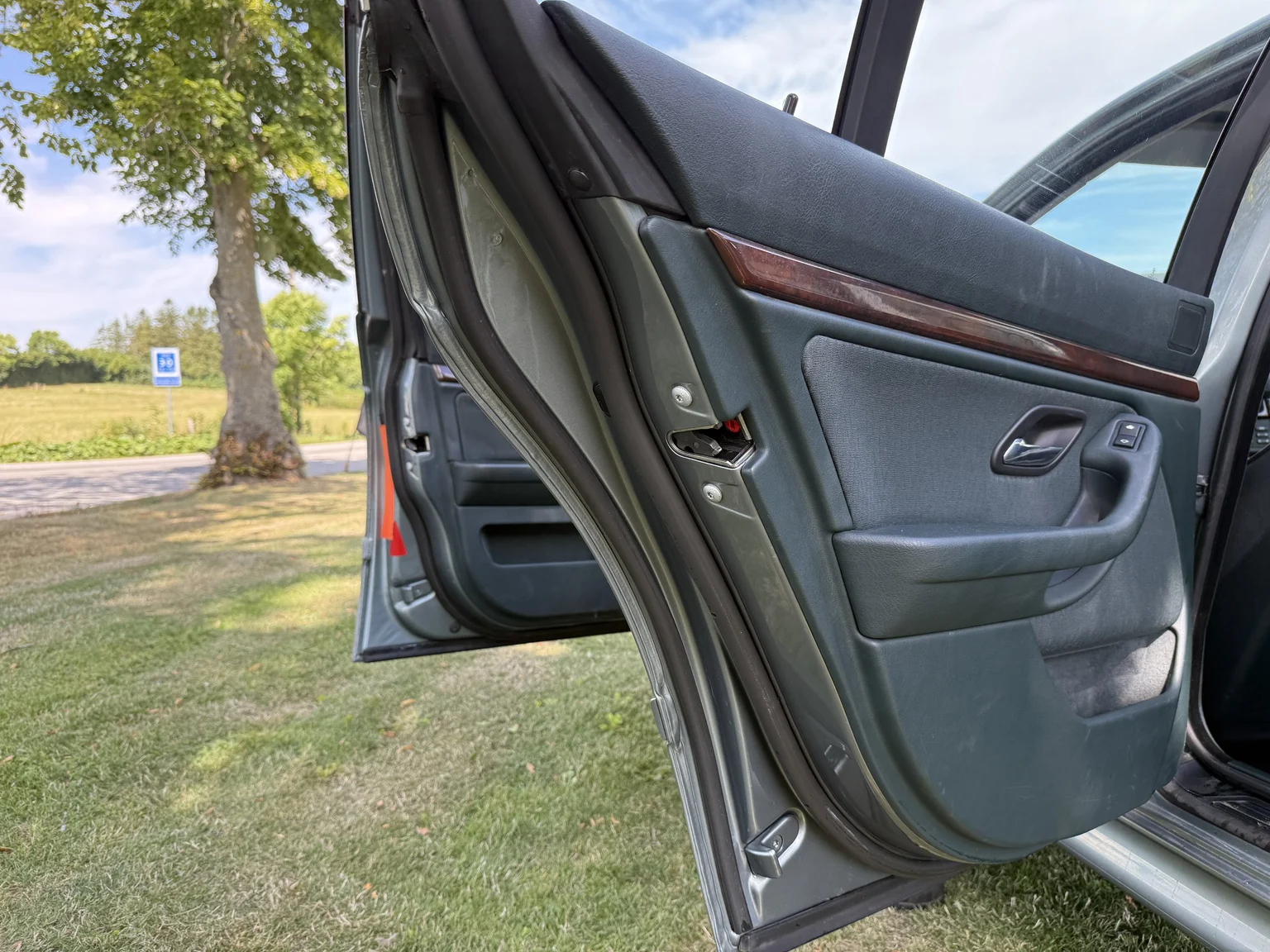 Innenraumfoto von 2003 BMW 525d Sedan (54)