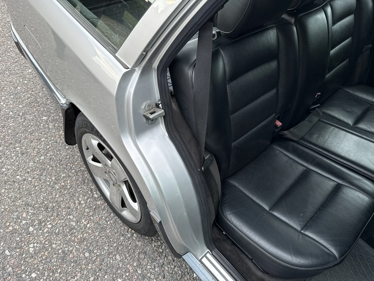 Interior image of 1994 Mercedes-Benz E 320 T (55)