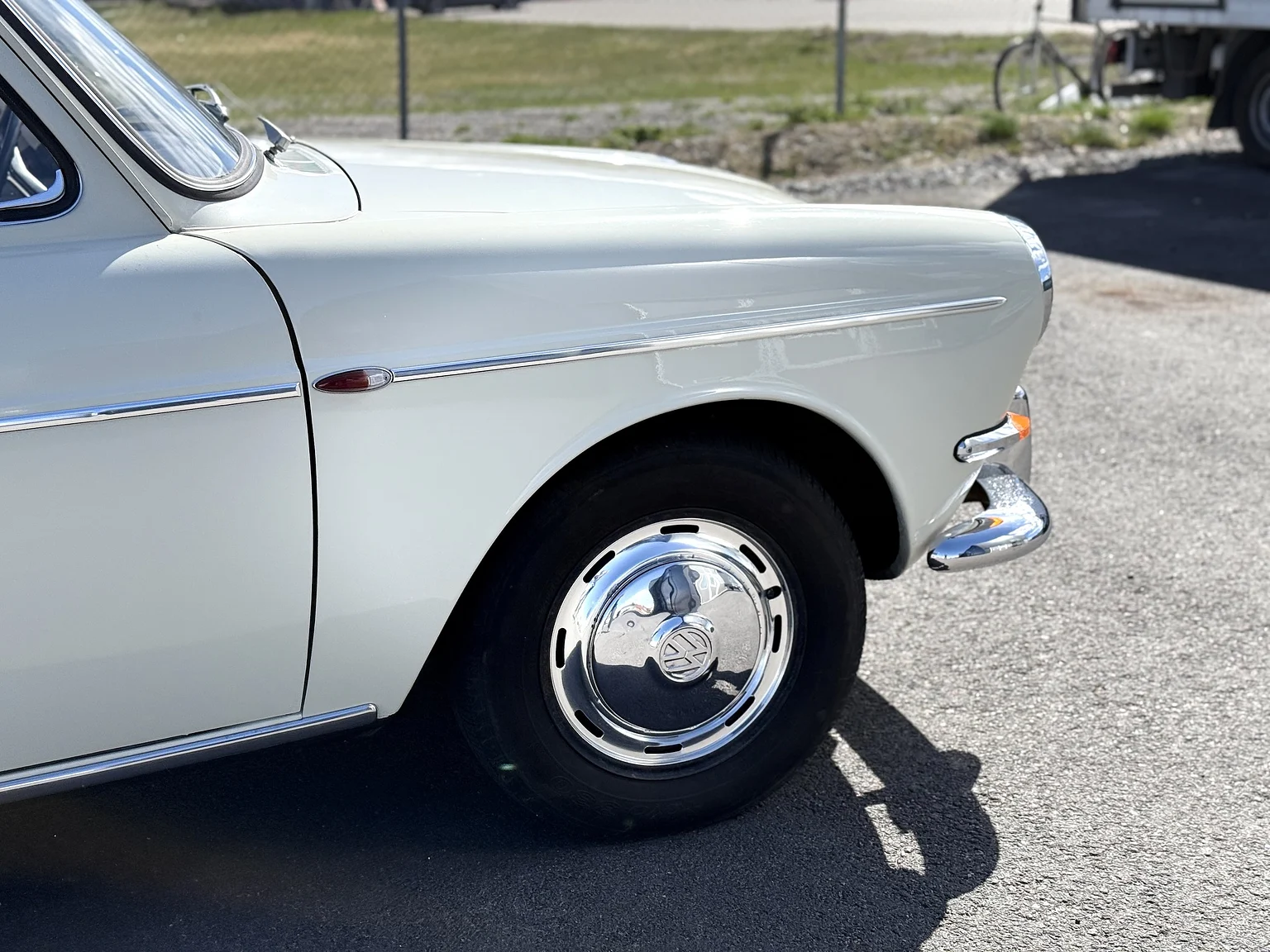 Exterior image of 1965 Volkswagen 1500 Limousine 311 Notchback (33)