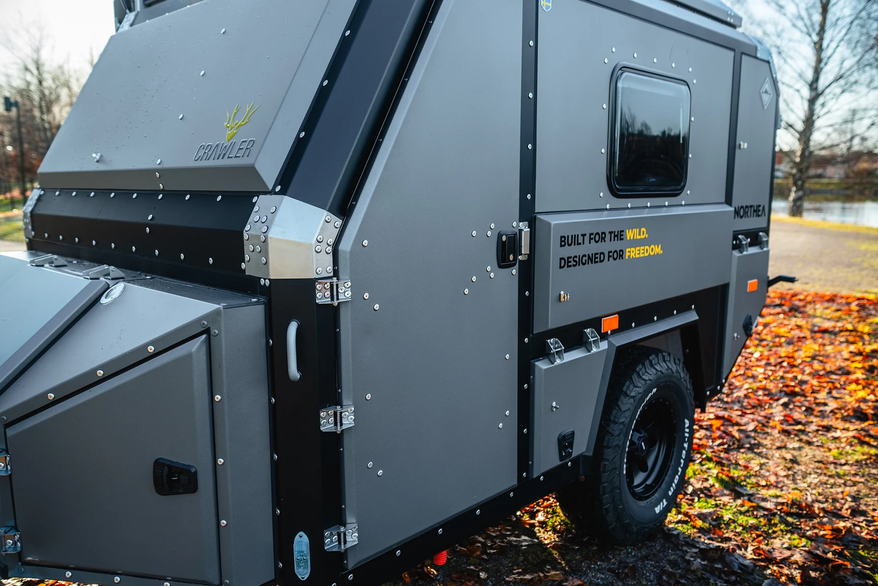 Exterior image of 2025 Northea Trailer Expedition Crawler 458i Offgrid-Camper (25)