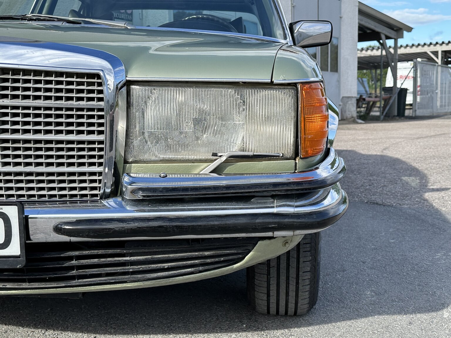 Exteriörbild på 1975 Mercedes Benz 450 SEL (19)